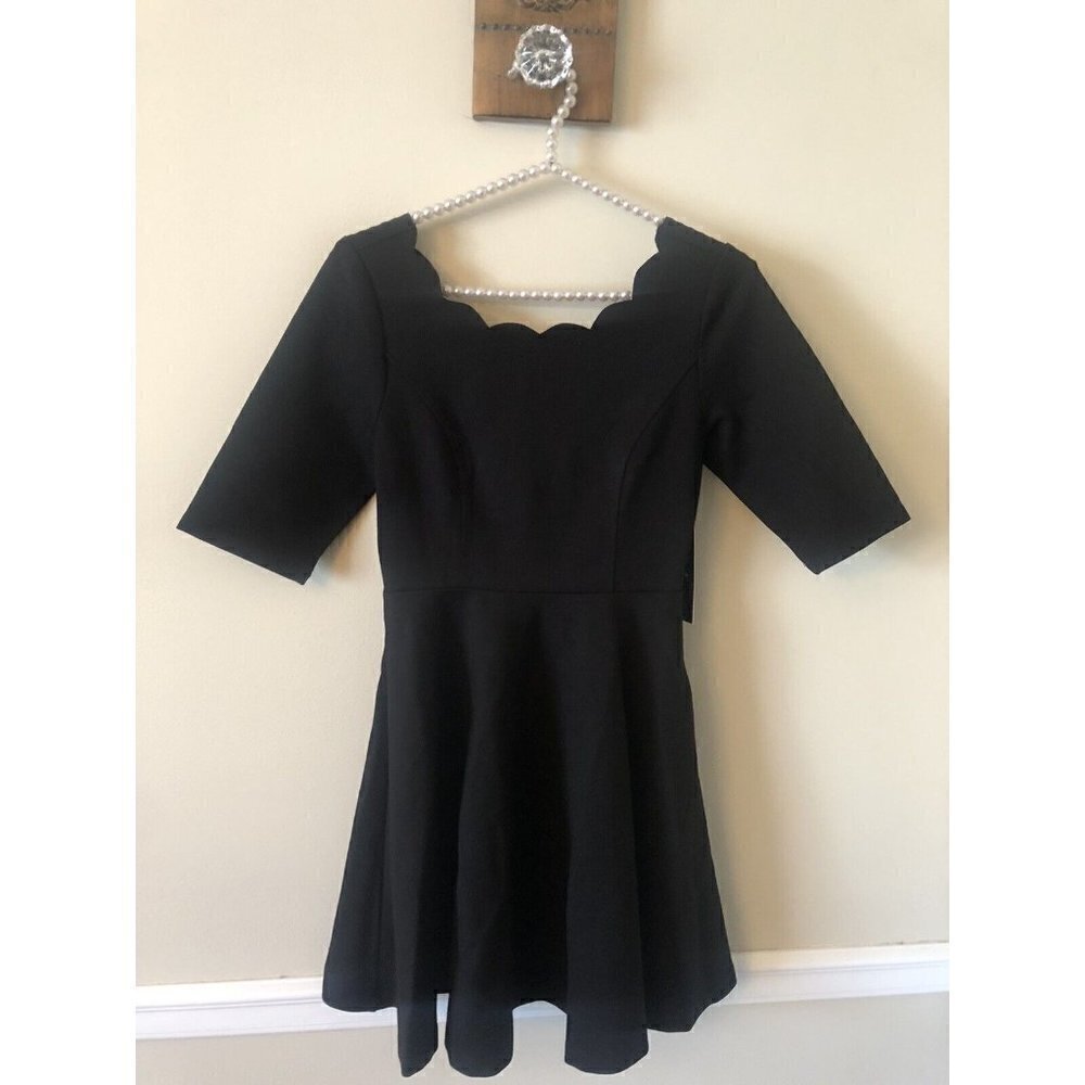 NWT Lulus Womens Size XS Black Skater Dress Scalloped Neck 1/2 Sleeve Stretch